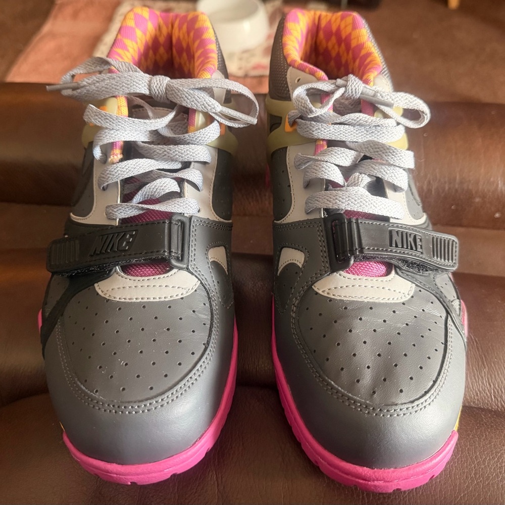 Size 8.5 - Nike Air Trainer 3 Prm Qs
Bo Knows Horse Racing